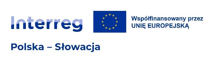 Na grafice widoczne są logotypy programu Interreg Polska–Słowacja oraz Unii Europejskiej. Po lewej stronie znajduje się napis „Interreg” w odcieniach koloru niebieskiego, poniżej umieszczono nazwę programu „Polska – Słowacja”. Po prawej stronie widoczna jest flaga Unii Europejskiej oraz napis „Współfinansowany przez UNIĘ EUROPEJSKĄ”.